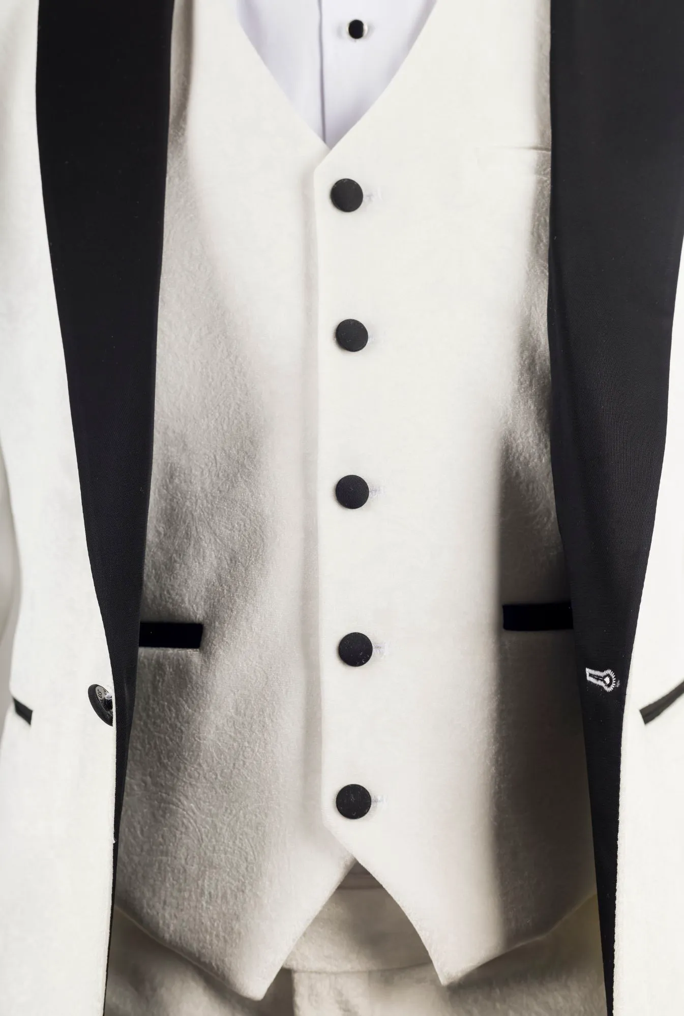 AK-24 Men’s White 3-Piece Velvet Wedding Tuxedo With Black Lapels - Image 4